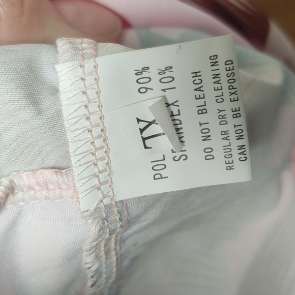 *DONATING 9/1/2025* NWOT Dress Juniors Size XL - Picture 6 of 6